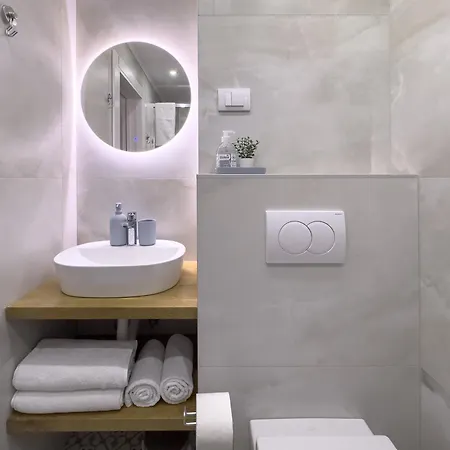 Bole's - 2 Bedroom With Private Parking Lägenhet *