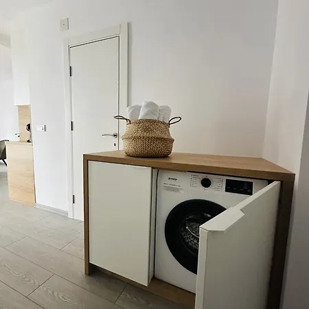 Apartment Bole's - 2 Bedroom With Private Parking Belgrade