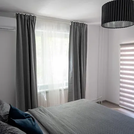 Bole's - 2 Bedroom With Private Parking