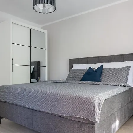 Apartment Bole's - 2 Bedroom With Private Parking