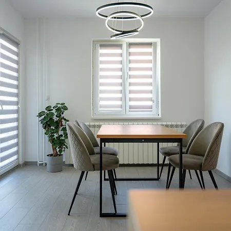 Bole's - 2 Bedroom With Private Parking Apartment *