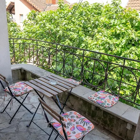 Appartamento Bole's - 2 Bedroom With Private Parking Belgrado