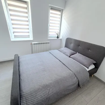 Bole's - 2 Bedroom With Private Parking *